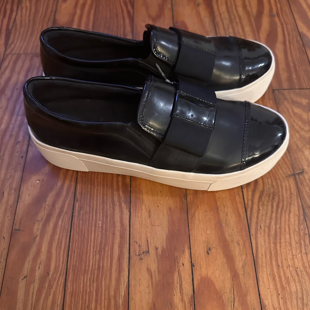 🆕 DKNY black leather shiny platform shoes